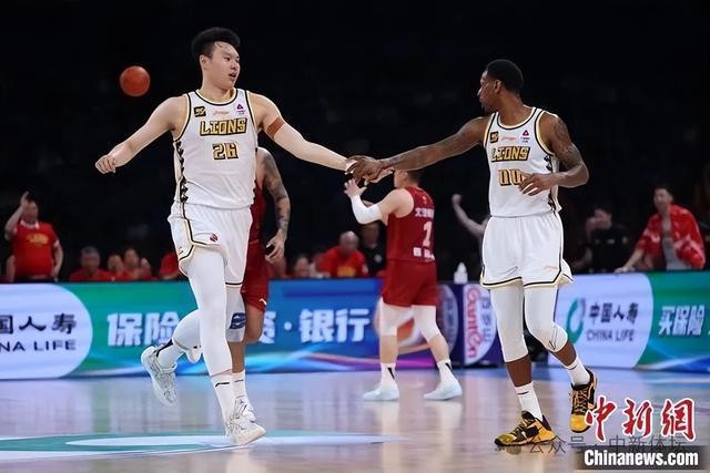 浙江男篮主场击败广东队，信心大增