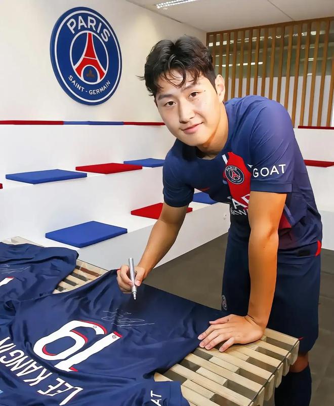 关于巴黎前锋成世界先锋，蝉联三入袋的信息