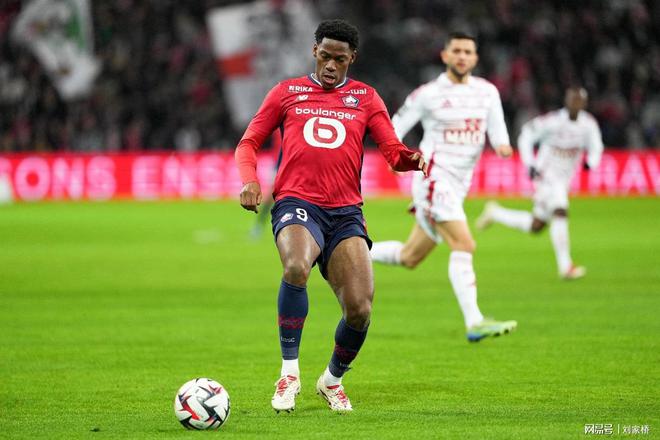 关于莱比锡五连胜继续领跑积分榜，那不勒斯主帅陷下课危机！的信息